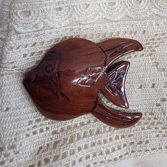 Vintage Carpetbags of America Ivory Embroidered Zip Clutch, Wooden Fish Brooch - Picture 2 of 7